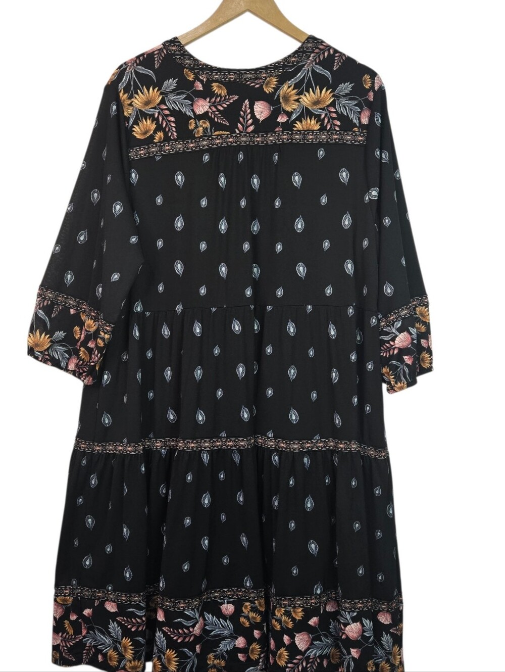 STYLE & CO Size 2X Black Floral Tiered 3/4 Sleeve V-neck Dress,  Covered Buttons - Picture 7 of 12